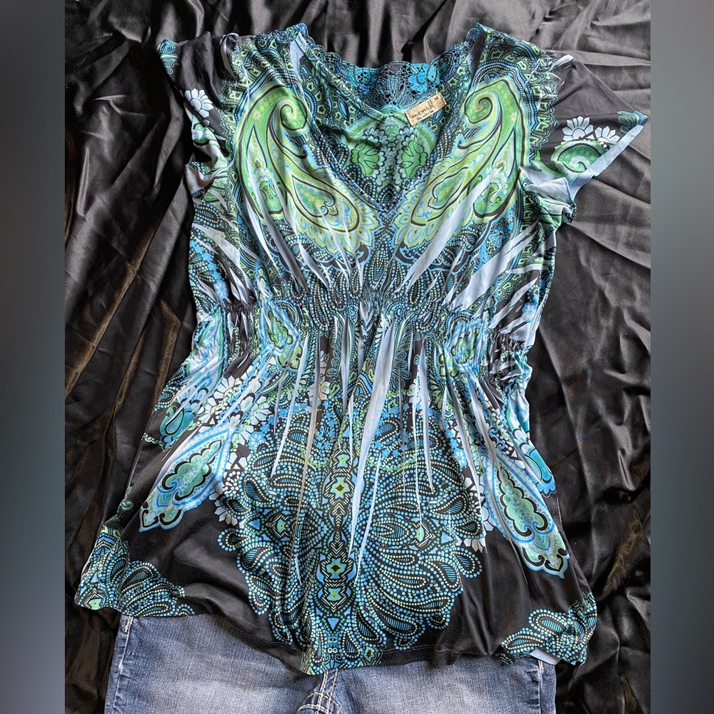 🔥4/$20 -Slinky short sleeve top with lace accents
